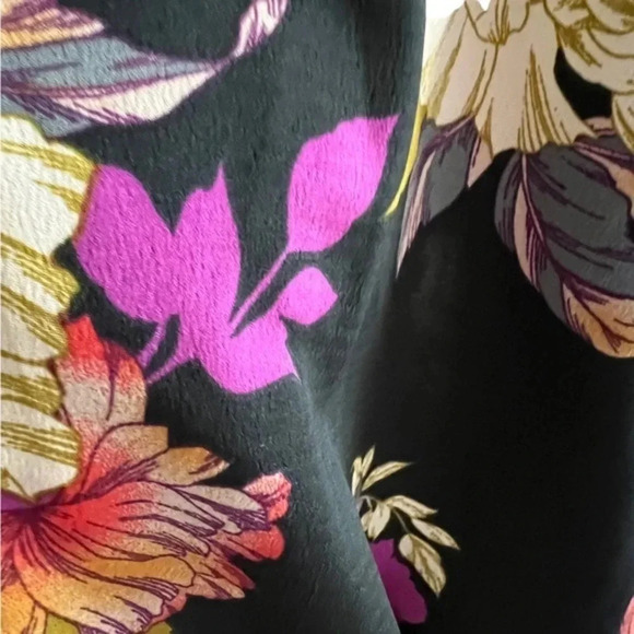 Forever 21 Black Floral‎ Tie Front Top NWT - Picture 6 of 8